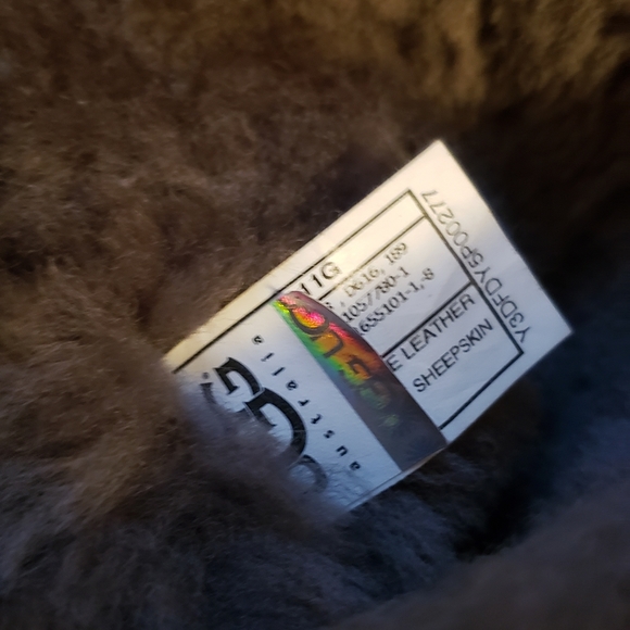 Tall grey Bailey Button UGGS and care kit - Picture 13 of 13